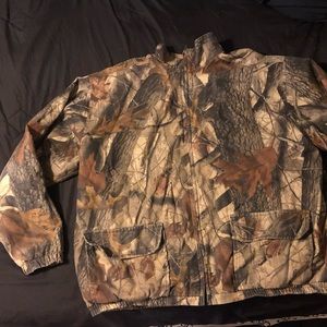 Wells creek outfitters camouflage men’s jacket.